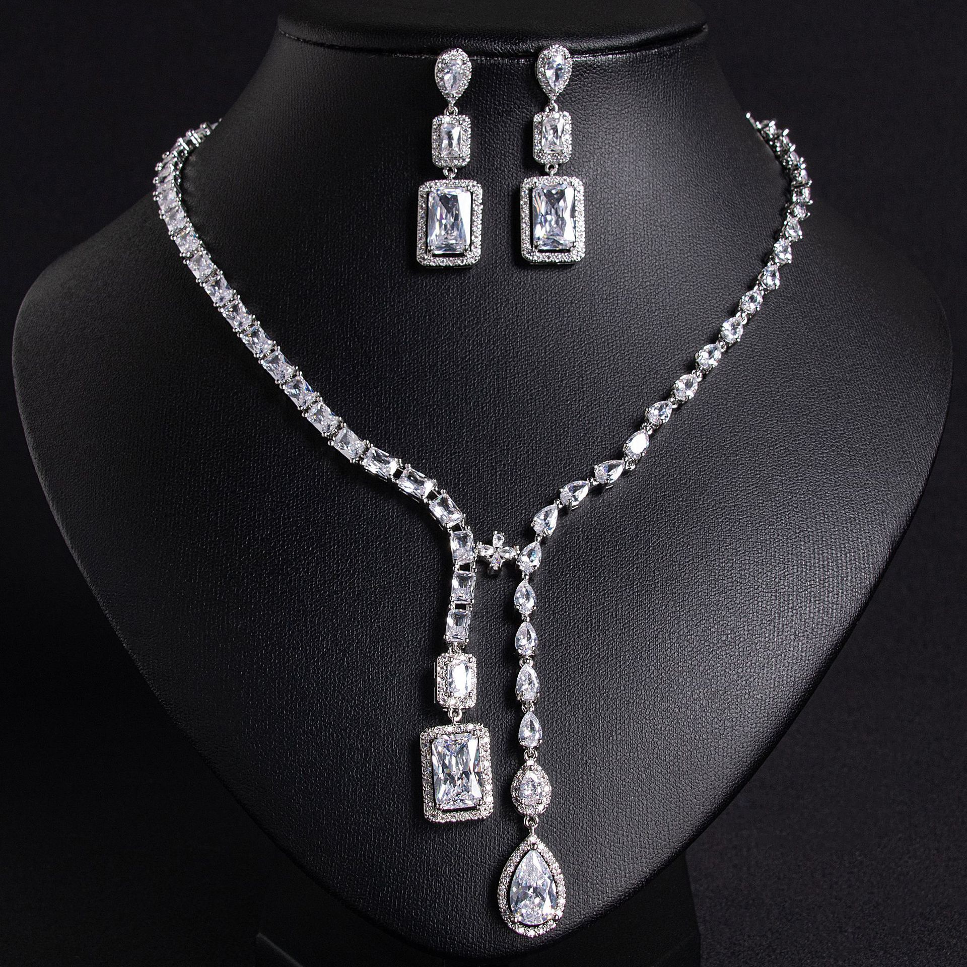 Luxurious Heavy-Work Design Waterdrop Square Jewelry Set For Women Elegant Diamond-Embedded Necklace Fashionable Geometric Pattern