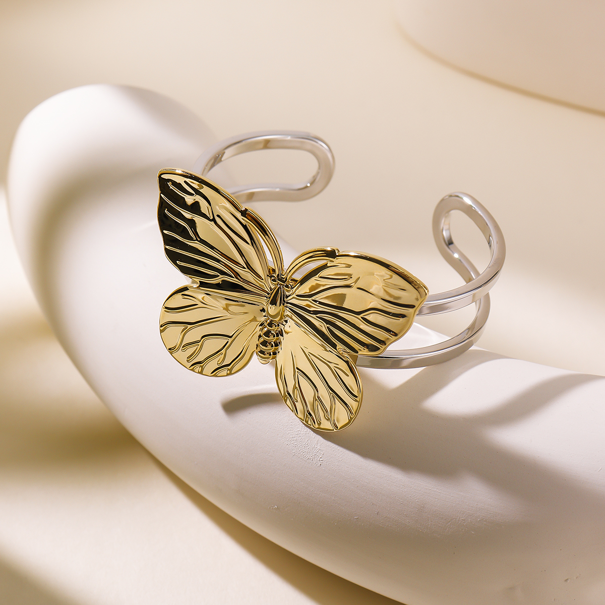 Wholesale Jewelry Classical Luxurious Romantic Flower Copper 14K Gold Plated Bangle