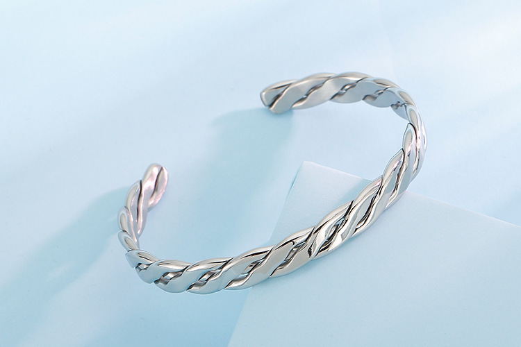 PVD Coated 18K Gold Plated Solid Color Titanium Steel Simple Style Classic Style Waterproof Non Tarnish Bangle