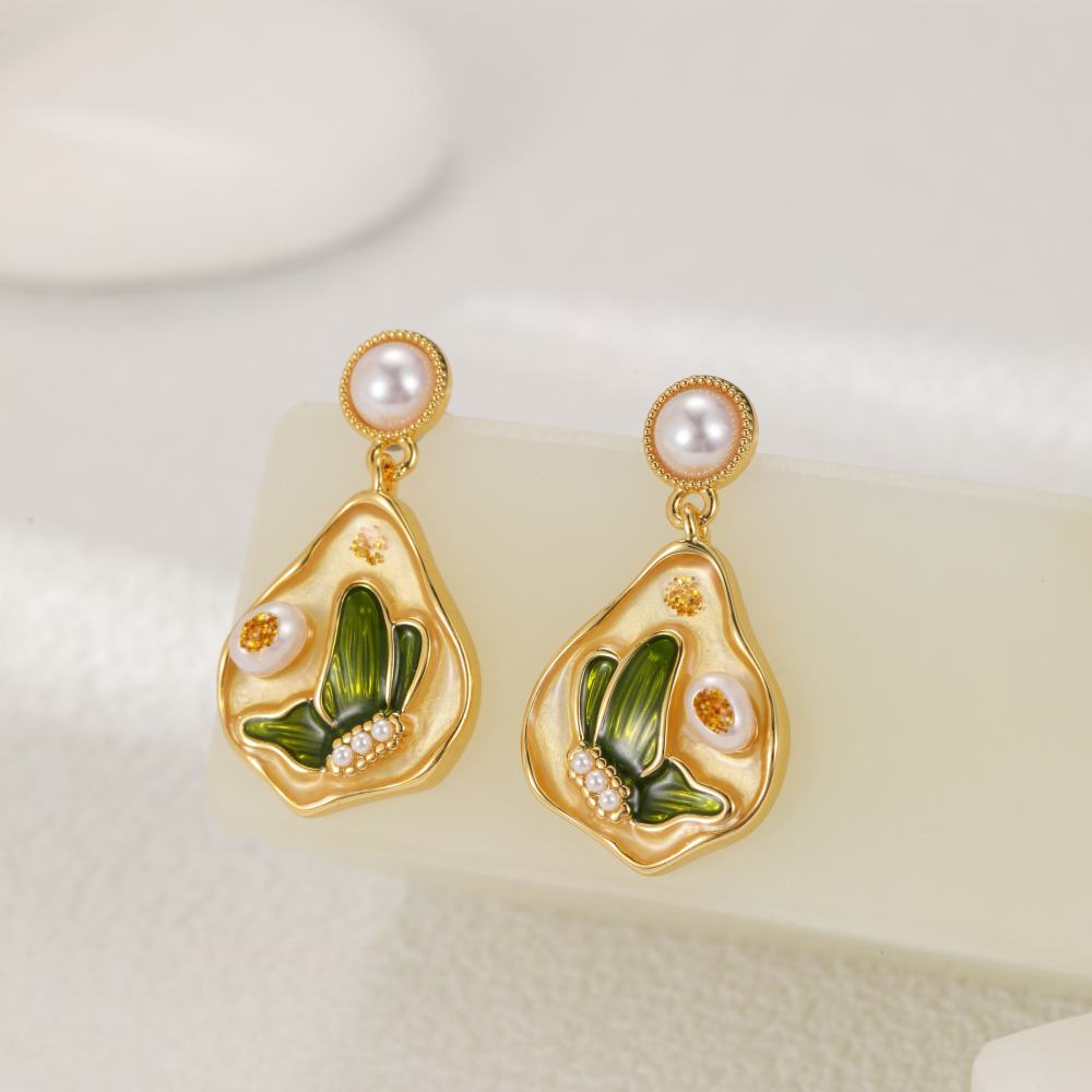 Elegant Natural Pearl Stud Earrings 18K Gold Plated Copper Vintage French Oil Painting Style Fashionable Luxury Jewelry Accessories