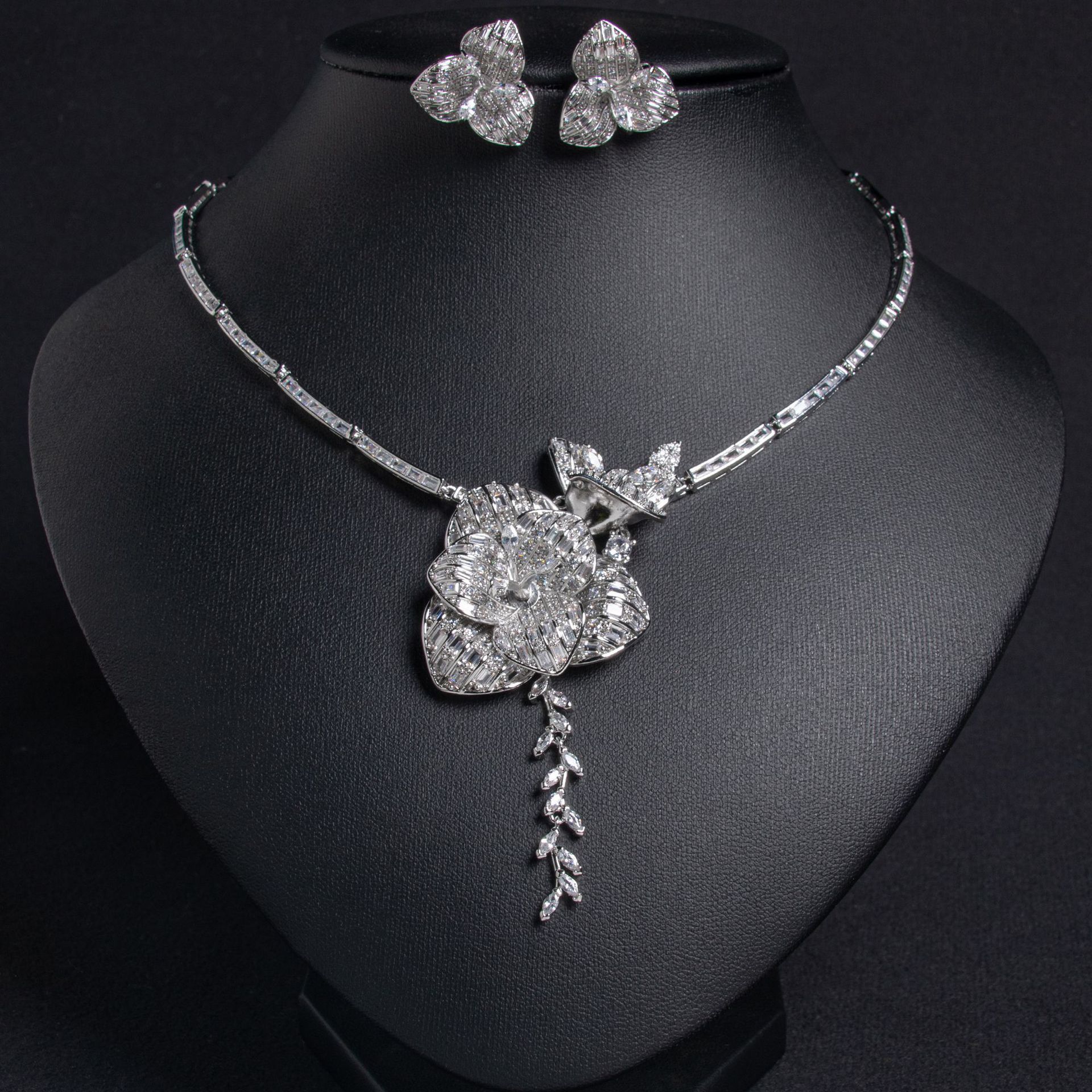 Bride Rose Flower Zircon Necklace Earring Set Women Petal Embedded Diamond Fashion Jewelry Copper Light Luxury Style