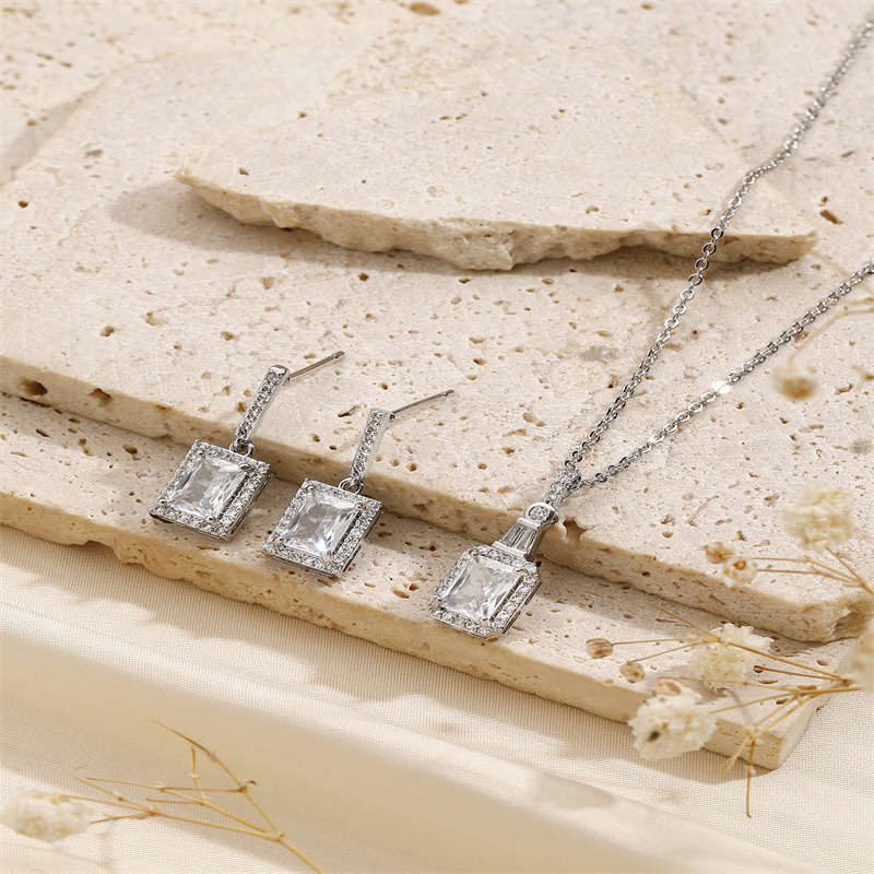Copper 18K Gold Plated Simple Style Classic Style Inlay Splicing Zircon Earrings Necklace Jewelry Set