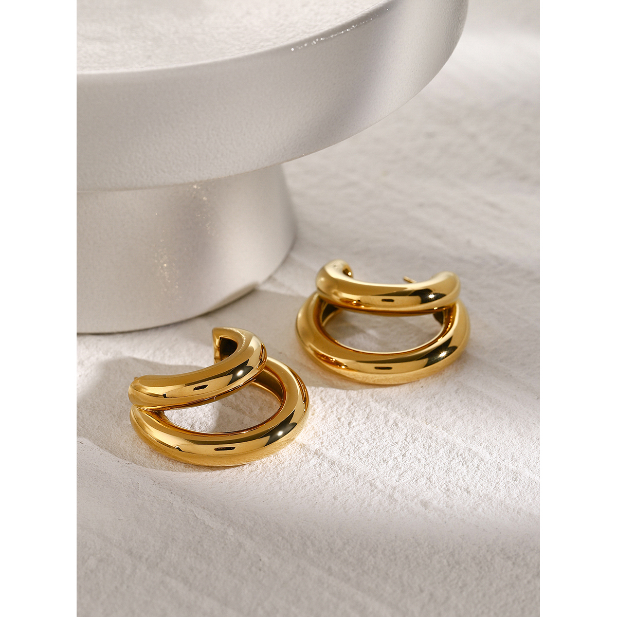 304 Stainless Steel Solid Color PVD Coated 18K Gold Plated Simple Style Classic Style Plating Gold Ear Studs