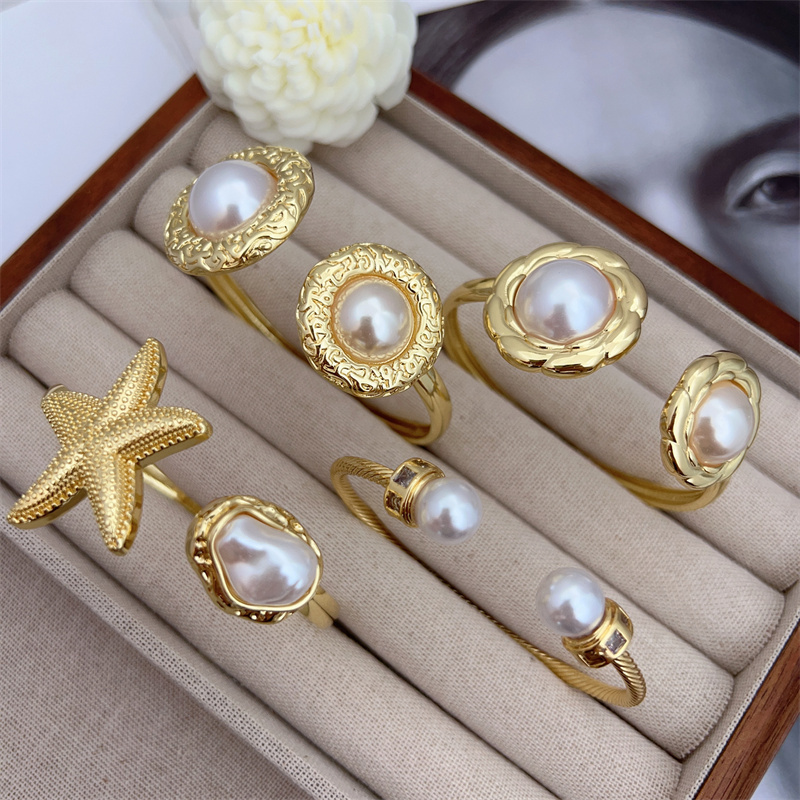 18K Gold Plated Copper Bangle New Style Artificial Pearl Fashionable Everyday Wear Valentine's Day Gift Classic Floral Butterfly Design