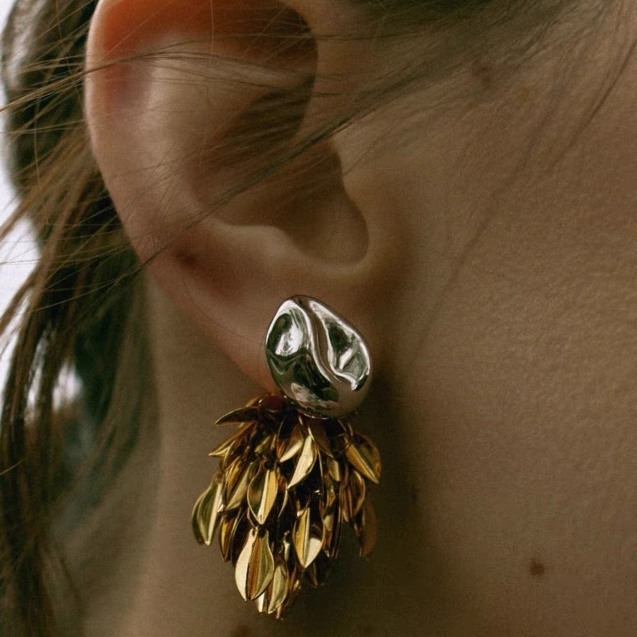 1 Pair Simple Style Classic Style Solid Color Tassel Plating Brass Ear Studs