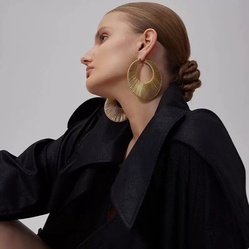 Handcrafted Spiral Earrings Women's Simple Fashionable Vintage Geometric Pattern Round Design Plated Copper Jewelry Accessories