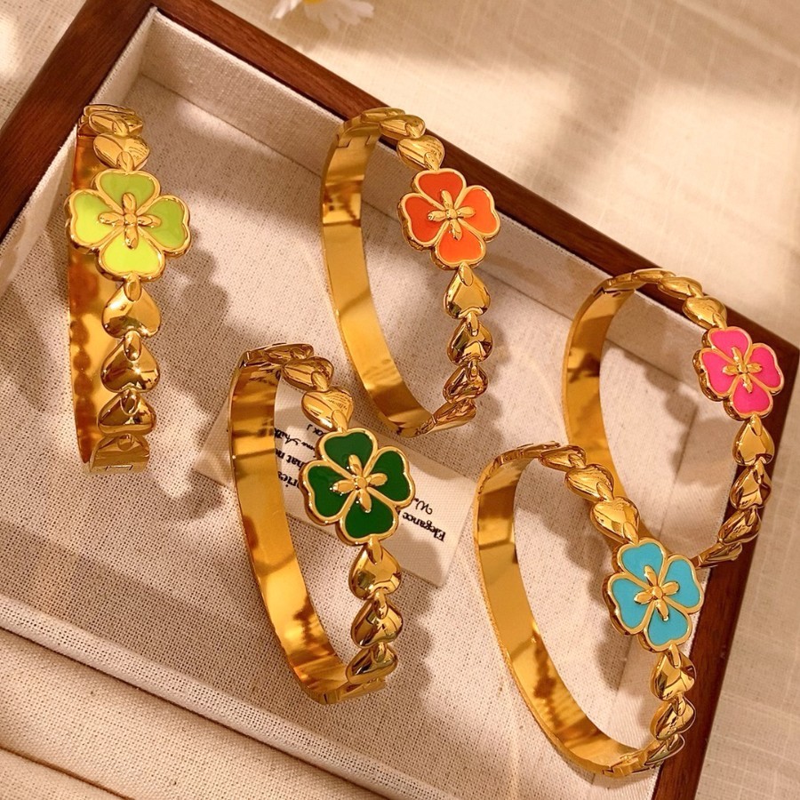 Elegant Stainless Steel Flower Bracelet Creative Design Mermaid Petal Fashion OL Circle And Dots Plated Hand Jewelry