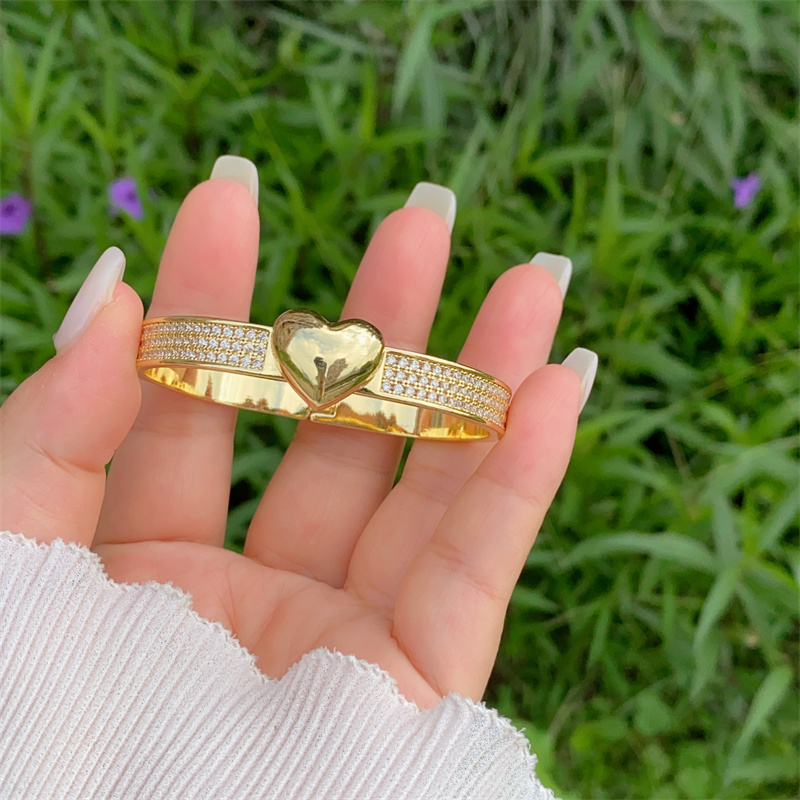 Wholesale Jewelry Vintage Style Classic Style Heart Shape Copper 18K Gold Plated Bangle