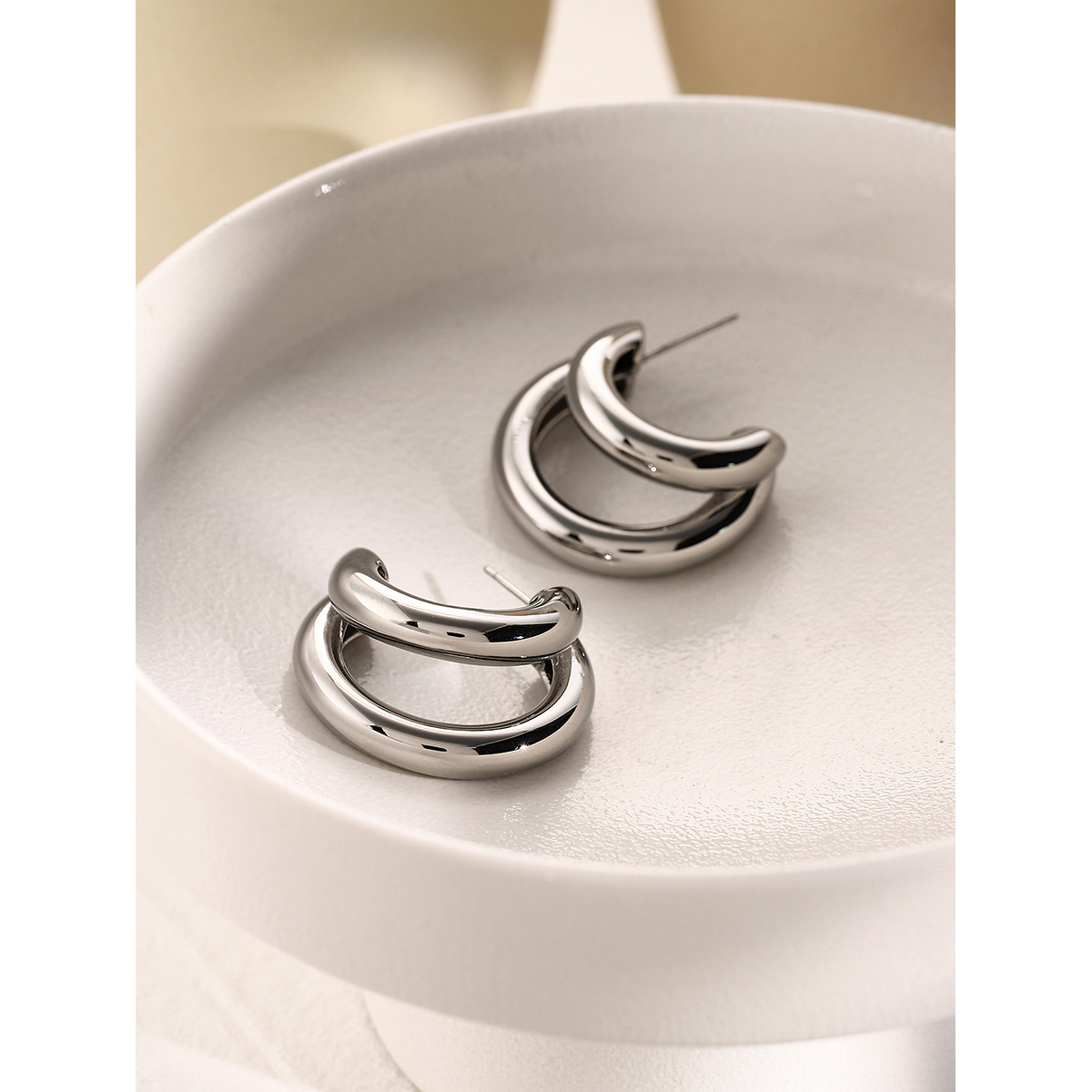 304 Stainless Steel Solid Color PVD Coated 18K Gold Plated Simple Style Classic Style Plating Gold Ear Studs