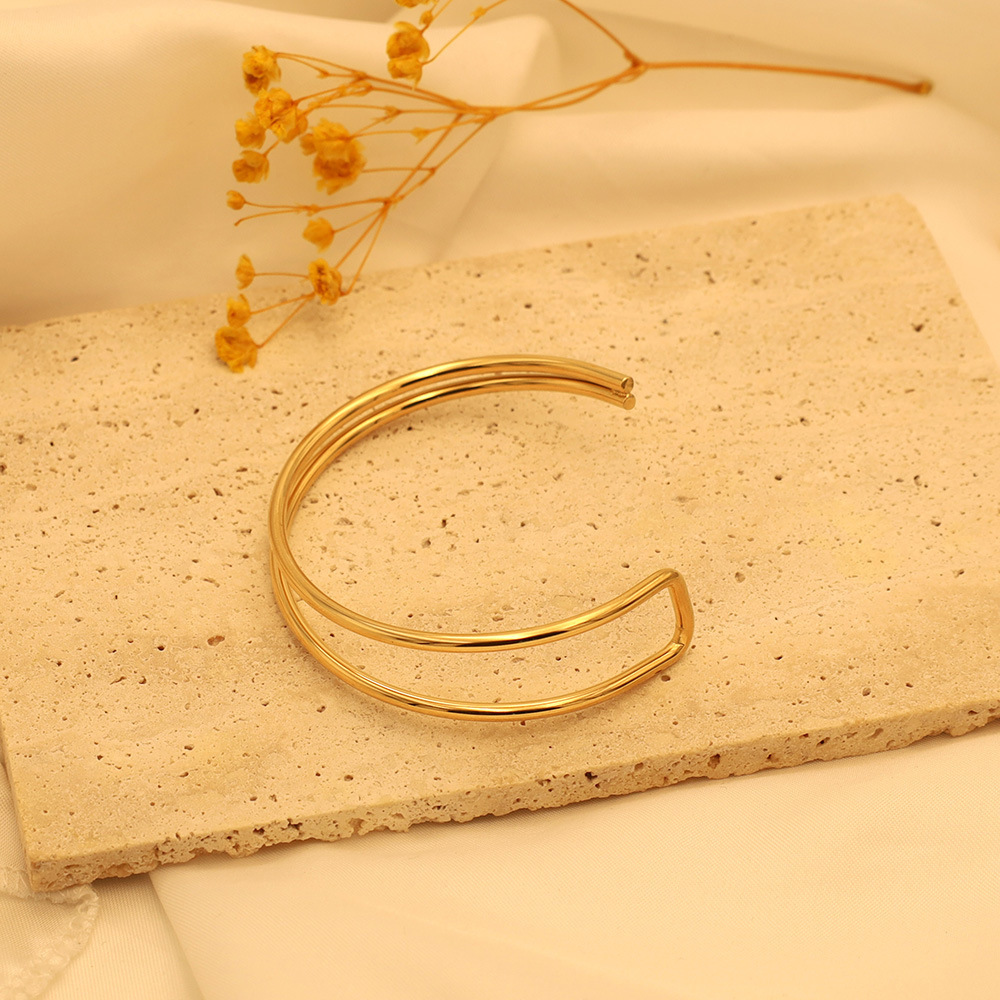 Real Gold Plated Solid Color 304 Stainless Steel Elegant Lady Waterproof Non Tarnish Titanium Steel Bangle