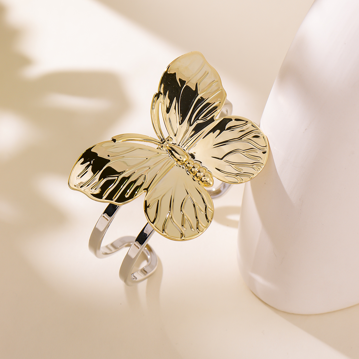 Wholesale Jewelry Classical Luxurious Romantic Flower Copper 14K Gold Plated Bangle