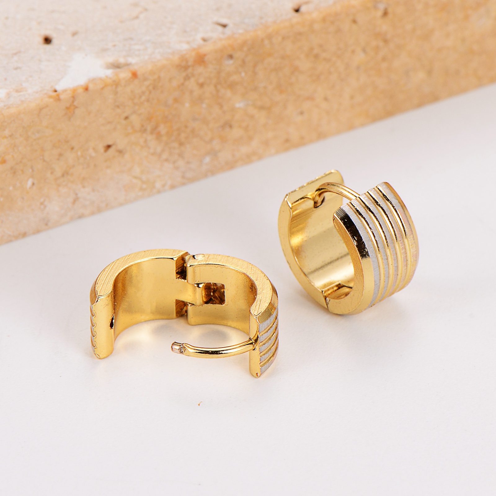 AML201 Stainless Steel Circle Ribbed Wide Ear Hoop Earrings Water Plated Imitation Gold Fashion Personality Wholesale
