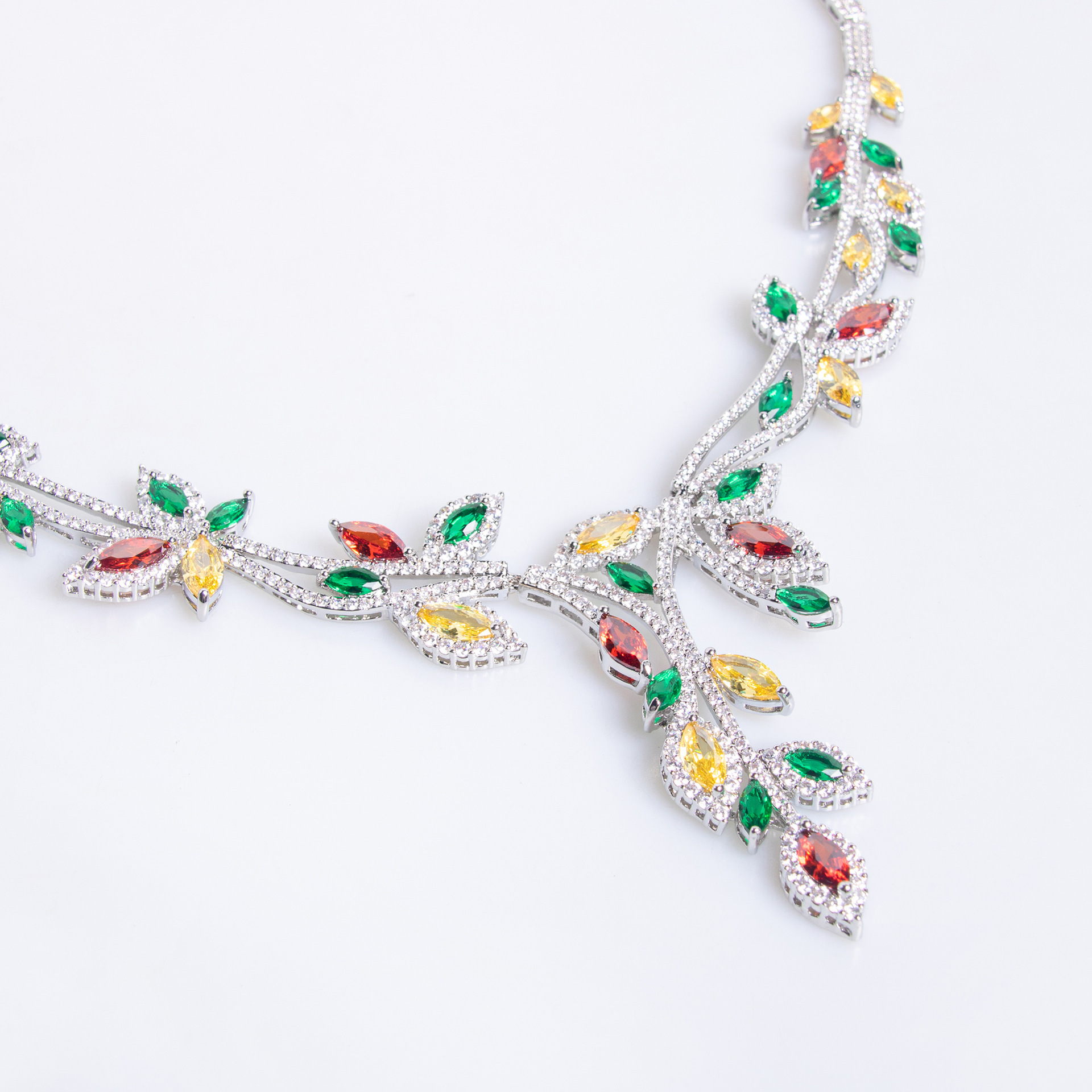Leaf Motif High-End Jewelry Set New Style Fashionable OL Design Crystal And Copper Earrings And Necklace Women's Accessory