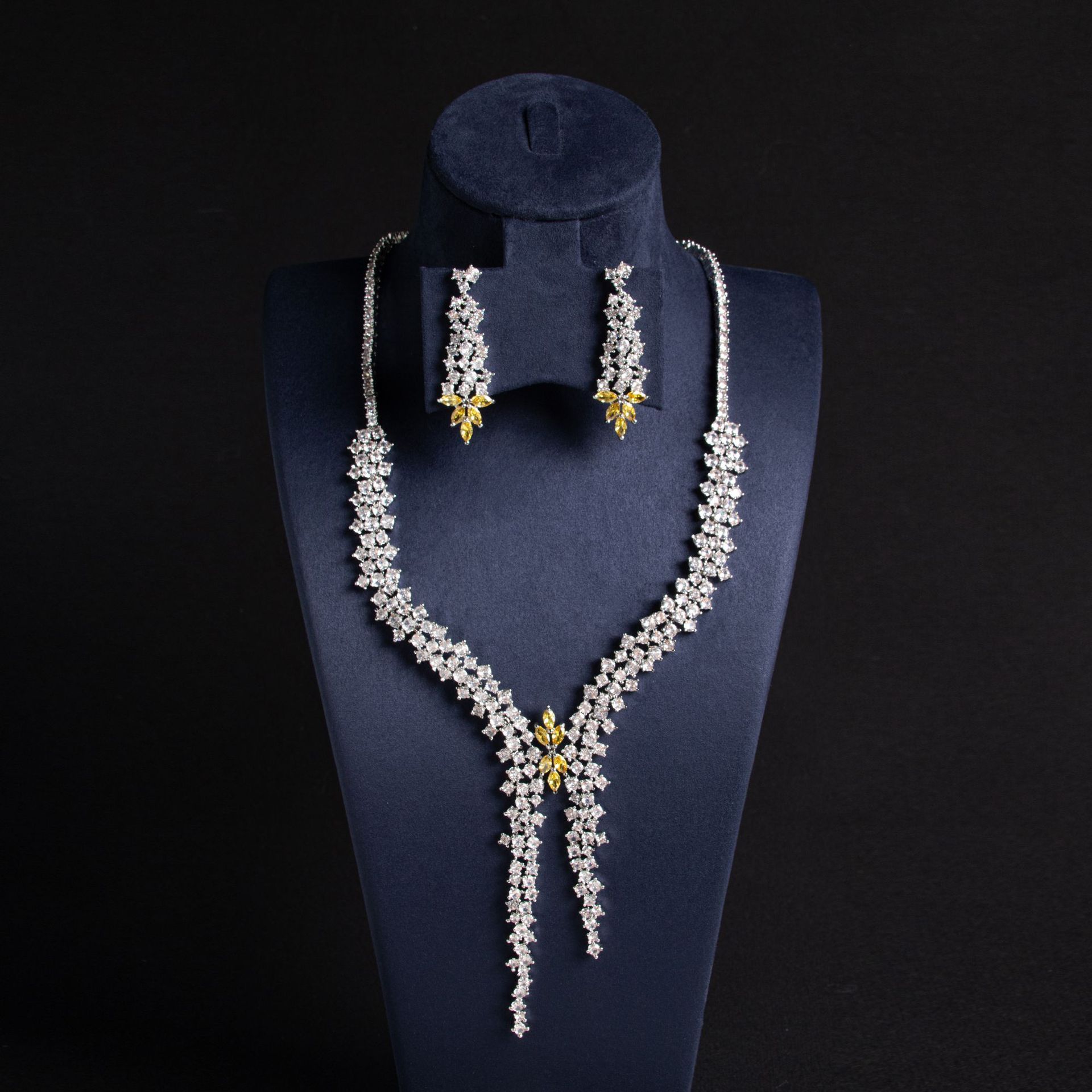Bohemian Style Floral Zircon Necklace And Earring Set Long Pendant Glitzy Elegant Sweet Personalized Copper Jewelry For Women