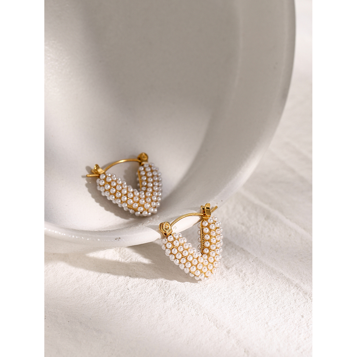 1 Pair Sweet Round Plating Inlay 304 Stainless Steel Imitation Pearl Pearl PVD Coated 18K Gold Plated Women's White Earrings