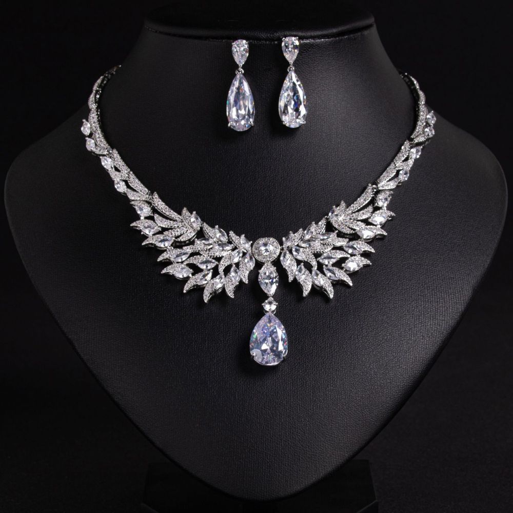 Simple Yet Glitzy Zircon Embedded Bridal Necklace And Earring Set Wedding Dress Accessories For Dinner Parties And Banquets