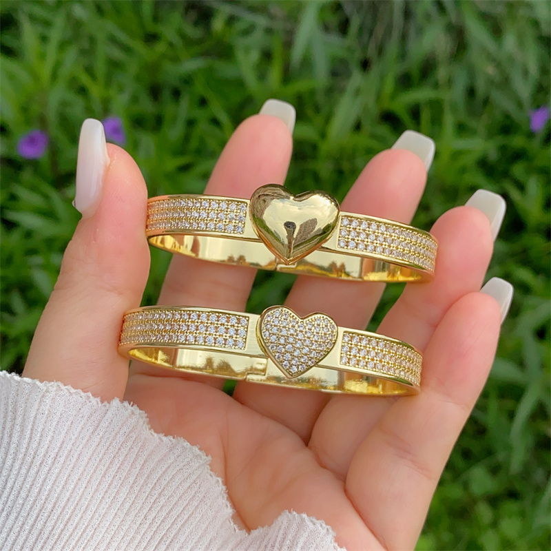 Wholesale Jewelry Vintage Style Classic Style Heart Shape Copper 18K Gold Plated Bangle
