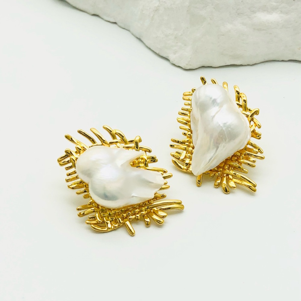 Fashionable Baroque Pearl Stud Earrings Natural Freshwater Women's Elegant Classic Versatile Design Geometric Pattern Jewelry