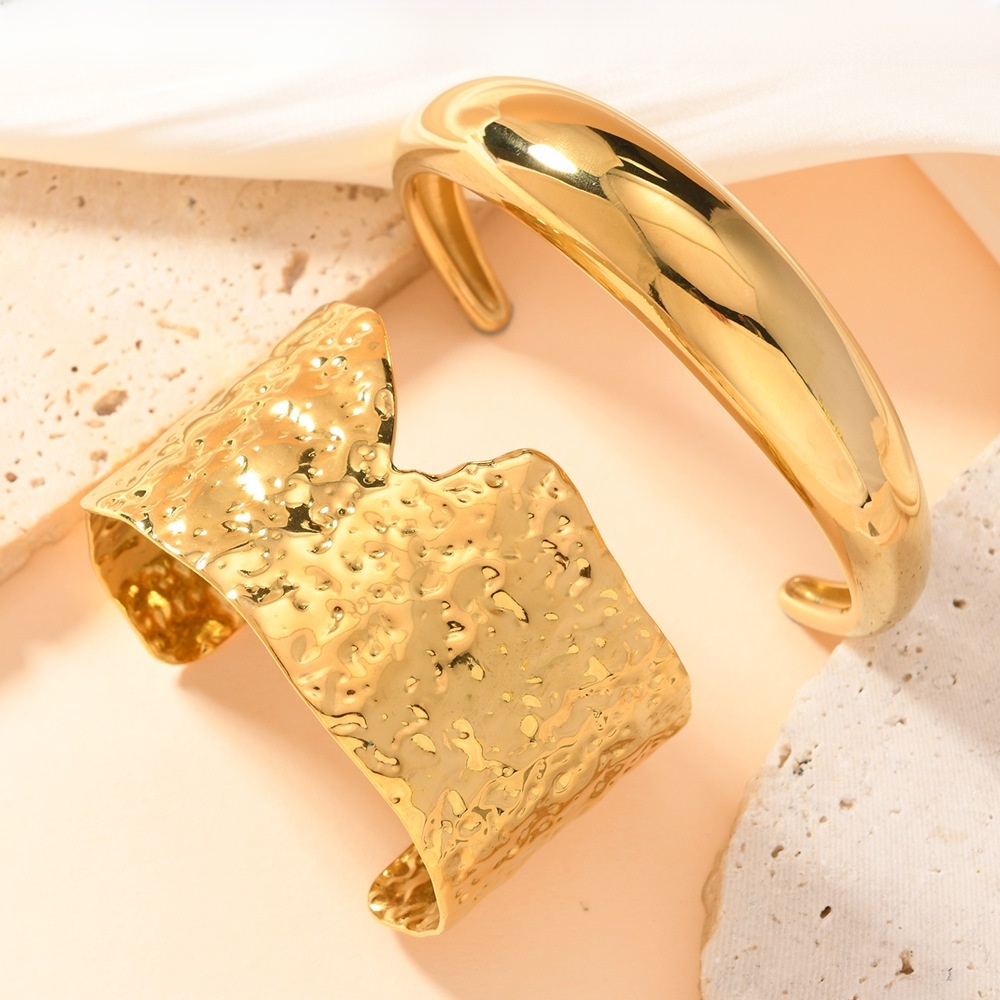 Stainless Steel Titanium Metal Open Bracelet Ladies Sense V-shaped Notch Hammered Gold-plated Jewelry Accessories