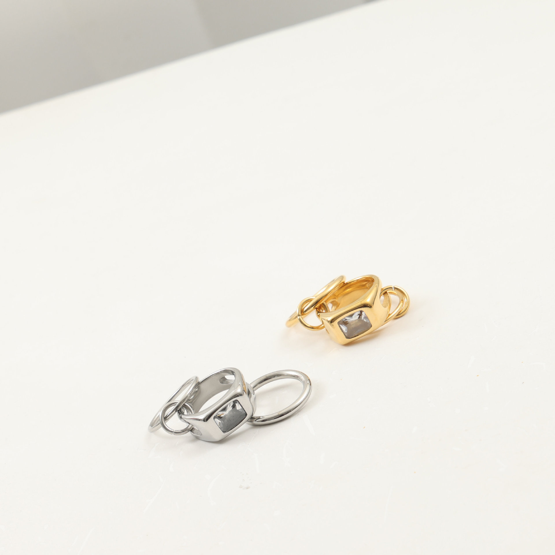 Vacuum Electroplating (In Furnace) Plated 18K Real Gold Geometric Three Rings Interlocking Cubic Zirconia 304 Stainless Steel Ring