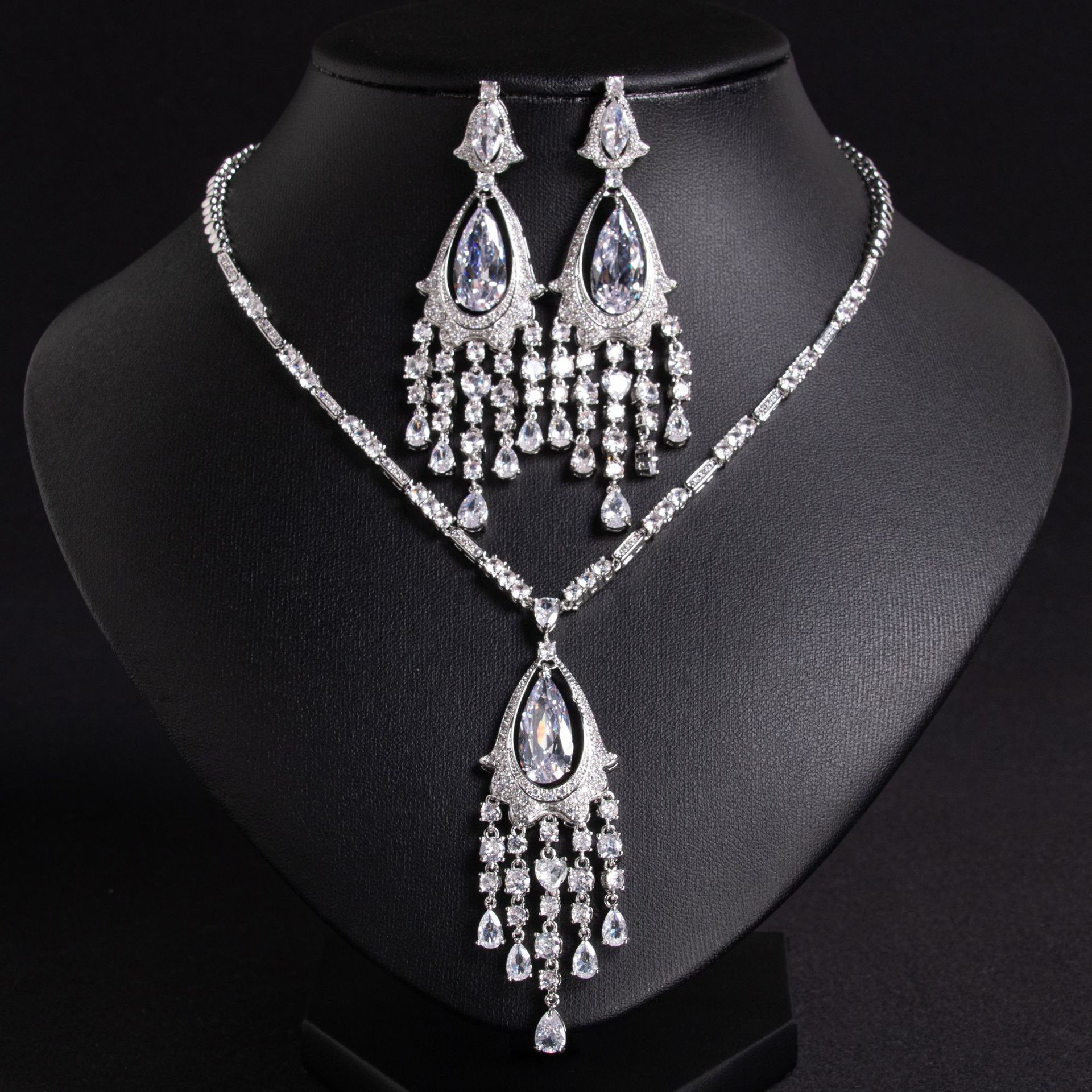 New Water Drop Tassel Necklace Earrings Set Inlaid Zircon High-End Luxury Dress Accessories Jewelry For Women