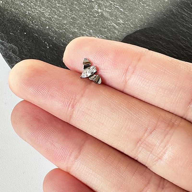 Titanium Alloy Bat Earrings Inlaid With 5A Grade Zirconia Gemstone Unisex Body Piercing Jewelry Fashion Animal Pattern Accessories