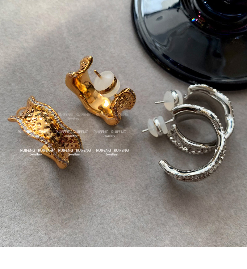 Minimalist Silver Metal Wave Pattern Earrings Women's High-End Luxury Sensation Studs Fashion Jewelry Ear Decorations