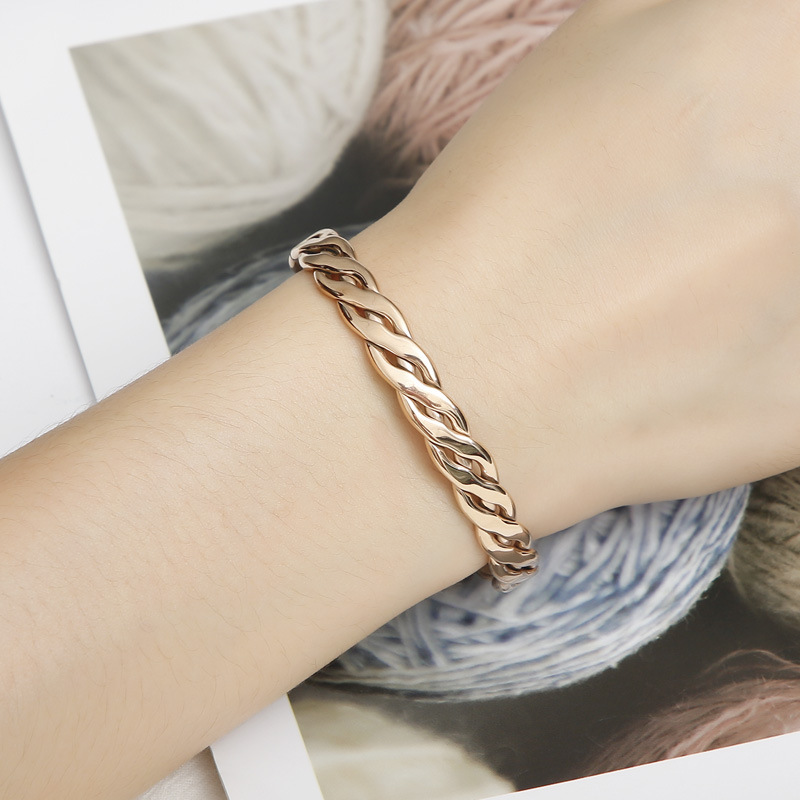 PVD Coated 18K Gold Plated Solid Color Titanium Steel Simple Style Classic Style Waterproof Non Tarnish Bangle