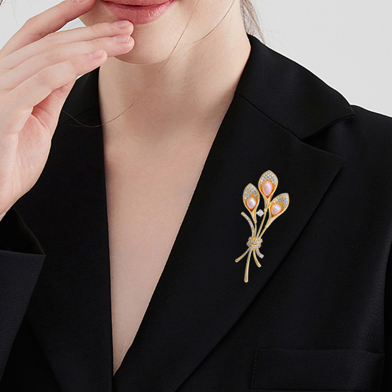 Elegant Luxurious Flower Brass Plating Inlay Pearl Zircon Women's Brooches 1 Piece