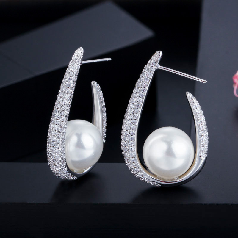 1 Pair Elegant Classic Style Geometric Plating Inlay Brass Imitation Pearl Zircon Gold Plated Drop Earrings