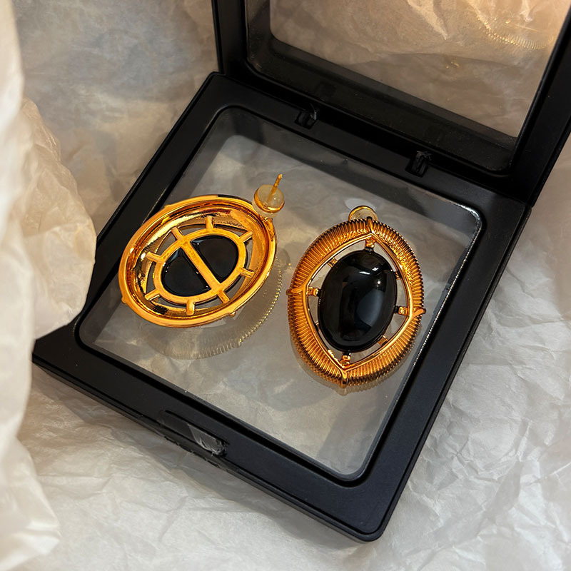 Retro Black Gold Color ShangFeng Style HongKong Retro Women's Earrings Luxury Sensation Ear Jewelry Geometric Pattern Copper