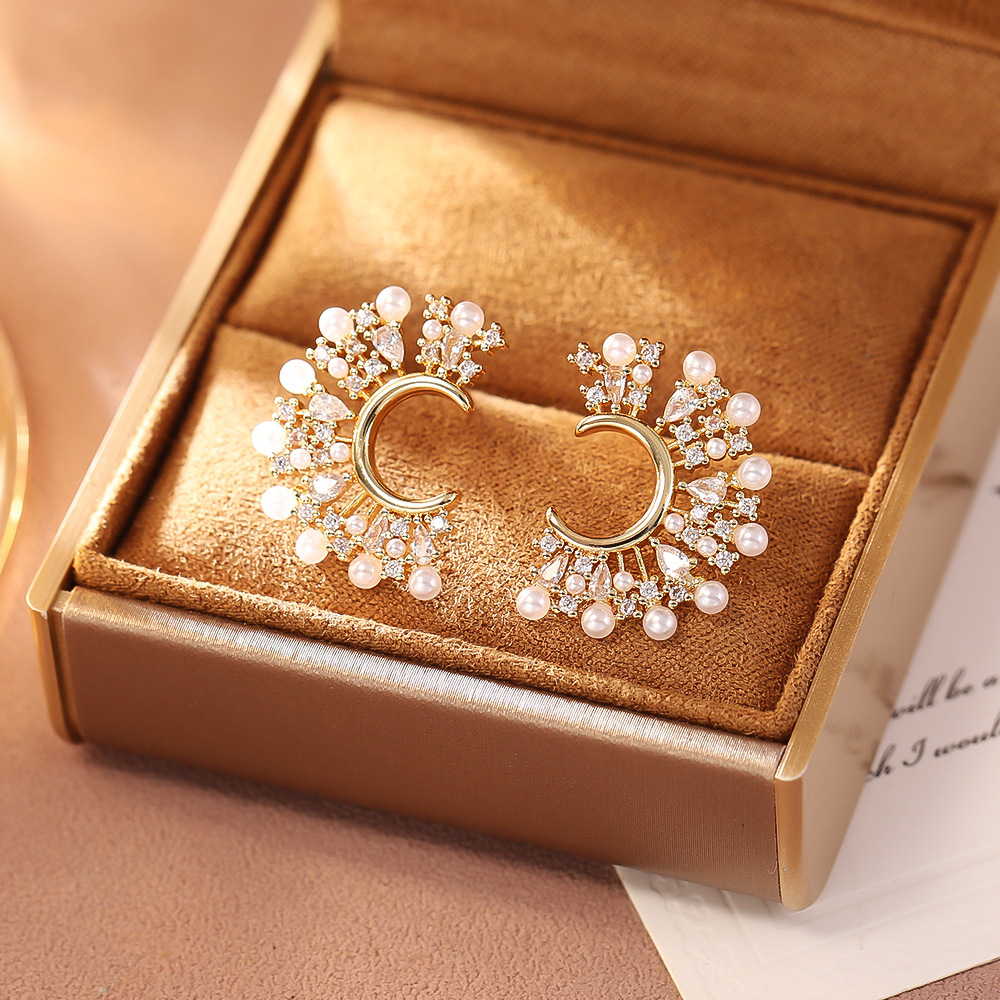 Elegant Micro Inlaid Zircon Silver Needle Hoop Earrings French Retro Vacuum Electroplated Platinum Plated Small Bead Half Moon Earrings Luxurious Women's Jewelry Accessories