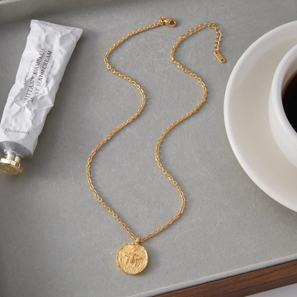 304 Stainless Steel Bee PVD Coated Stone-Free 18K Real Gold Plated Necklace
