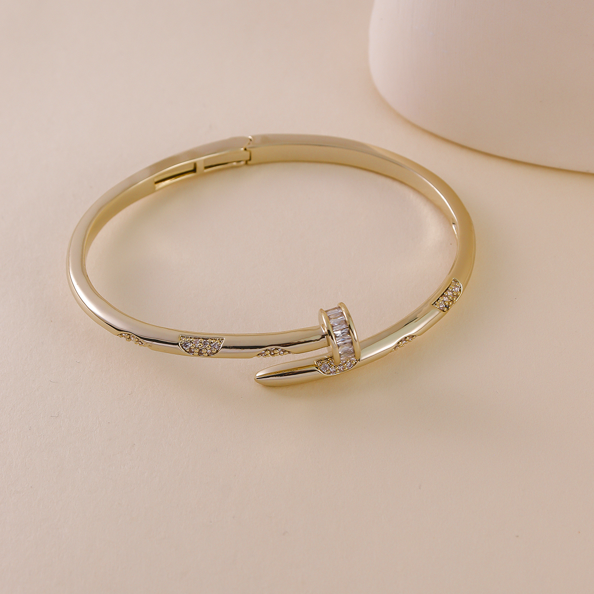 European And American New Style High-end Super Shiny Zircon Nail Bracelet Personality Round Open Band Diamond Bracelet Jewelry Water Plated 14K Gold Plated Geometric Pattern Copper Classic Commuter Bracelet