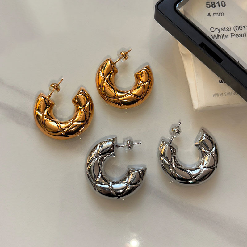 Golden Rhombus Pattern Earrings Women's Fashion Elegant Unique High-End Feelings Rose Story Geometric Design Copper Jewelry