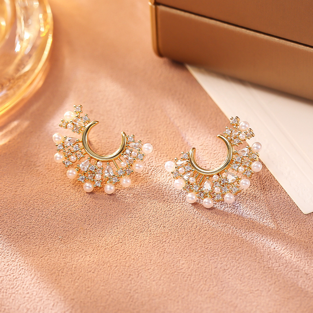 Elegant Micro Inlaid Zircon Silver Needle Hoop Earrings French Retro Vacuum Electroplated Platinum Plated Small Bead Half Moon Earrings Luxurious Women's Jewelry Accessories