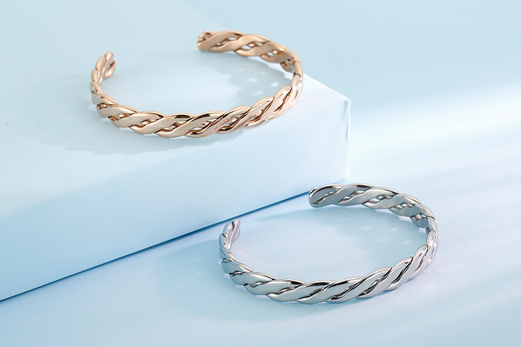 PVD Coated 18K Gold Plated Solid Color Titanium Steel Simple Style Classic Style Waterproof Non Tarnish Bangle