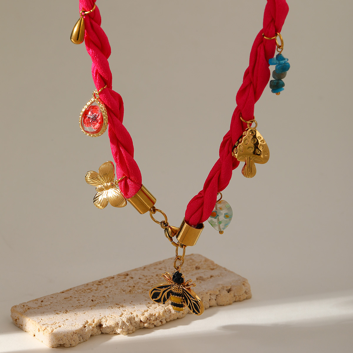Elegant Classical Lady Heart Shape Strawberry Mushroom 18K Gold Plated PVD Coated Imitation Pearl 304 Stainless Steel Polyester Ceramics Silk Scarf Cord Cloth Strip Lobster Trigger Clasp Closure Pendant Necklaces Wholesale