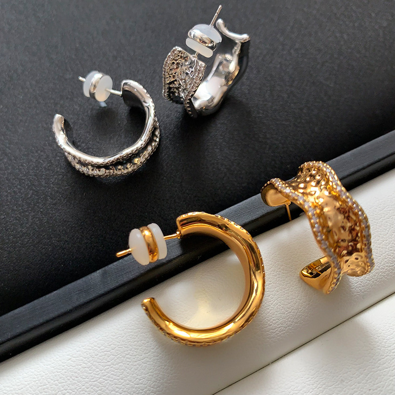 Minimalist Silver Metal Wave Pattern Earrings Women's High-End Luxury Sensation Studs Fashion Jewelry Ear Decorations