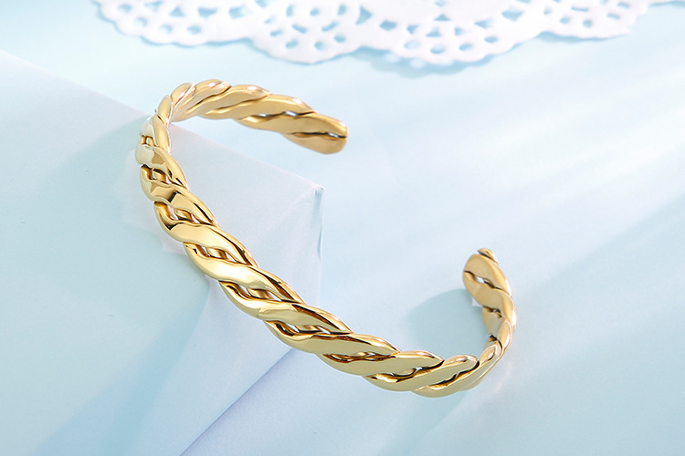 PVD Coated 18K Gold Plated Solid Color Titanium Steel Simple Style Classic Style Waterproof Non Tarnish Bangle