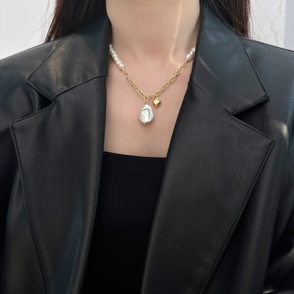 Fashionable Irregular Natural Freshwater Pearl Heart Pendant Necklace Versatile Choker For Women Elegant Geometric Pattern Jewelry
