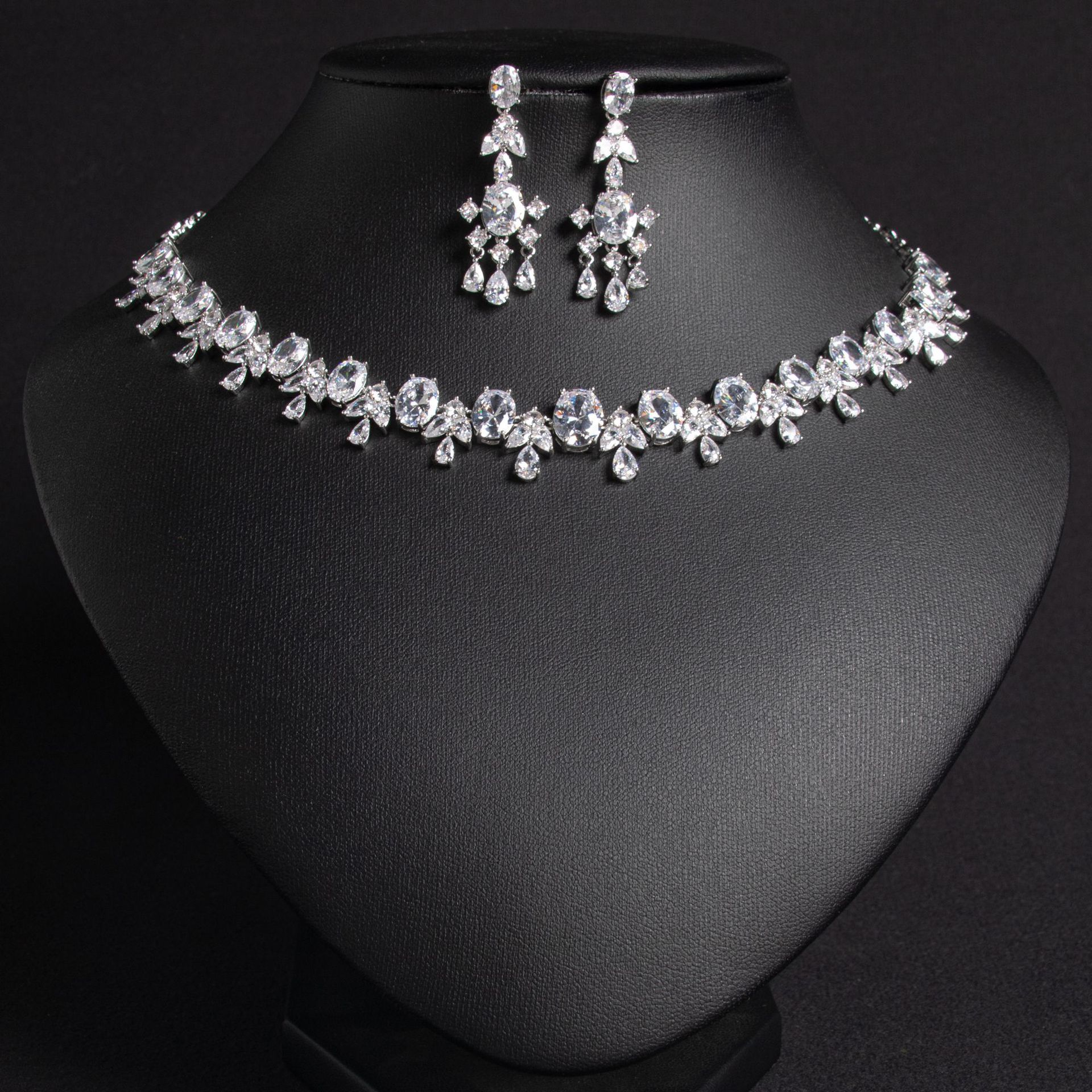 Elegant Bride Necklace Set Women's Casual Zirconia Clavicle Chain Tassel Earrings Fashion Jewelry Copper Material Love Waterdrop