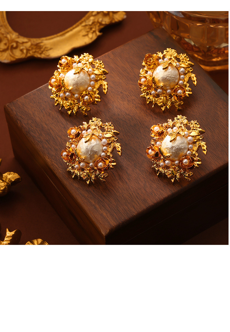 1 Pair Elegant Classical Retro Round Flower Inlay Copper Artificial Pearls Freshwater Pearl 18K Gold Plated Ear Studs