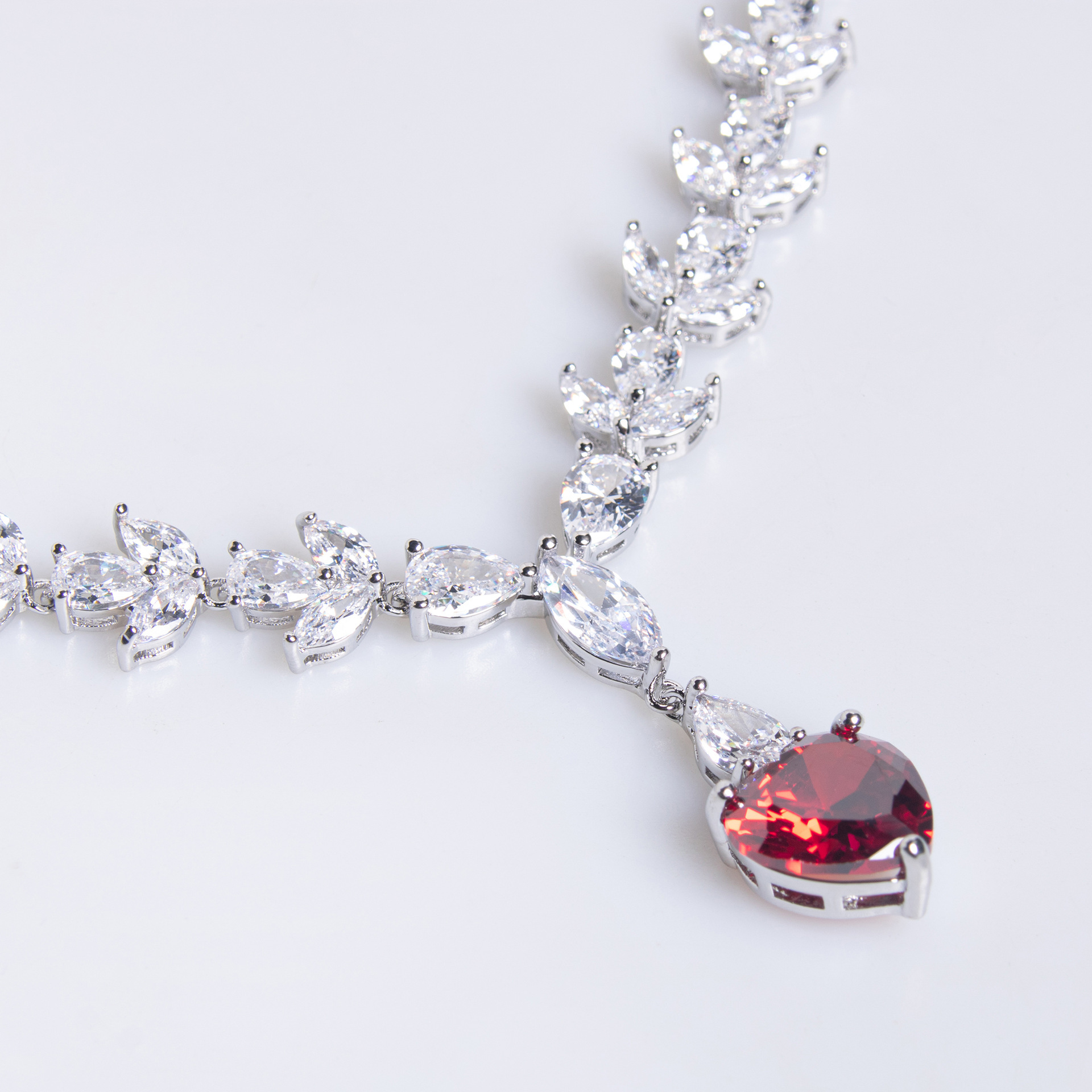 New Style Heart Shaped Zircon Jewelry Set Copper Plated White Gold Ladies Fashion Earrings And Necklace Luxury Craftsmanship