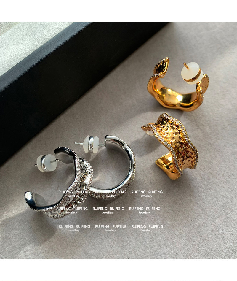 Minimalist Silver Metal Wave Pattern Earrings Women's High-End Luxury Sensation Studs Fashion Jewelry Ear Decorations