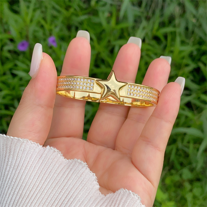 Wholesale Jewelry Vintage Style Classic Style Heart Shape Copper 18K Gold Plated Bangle