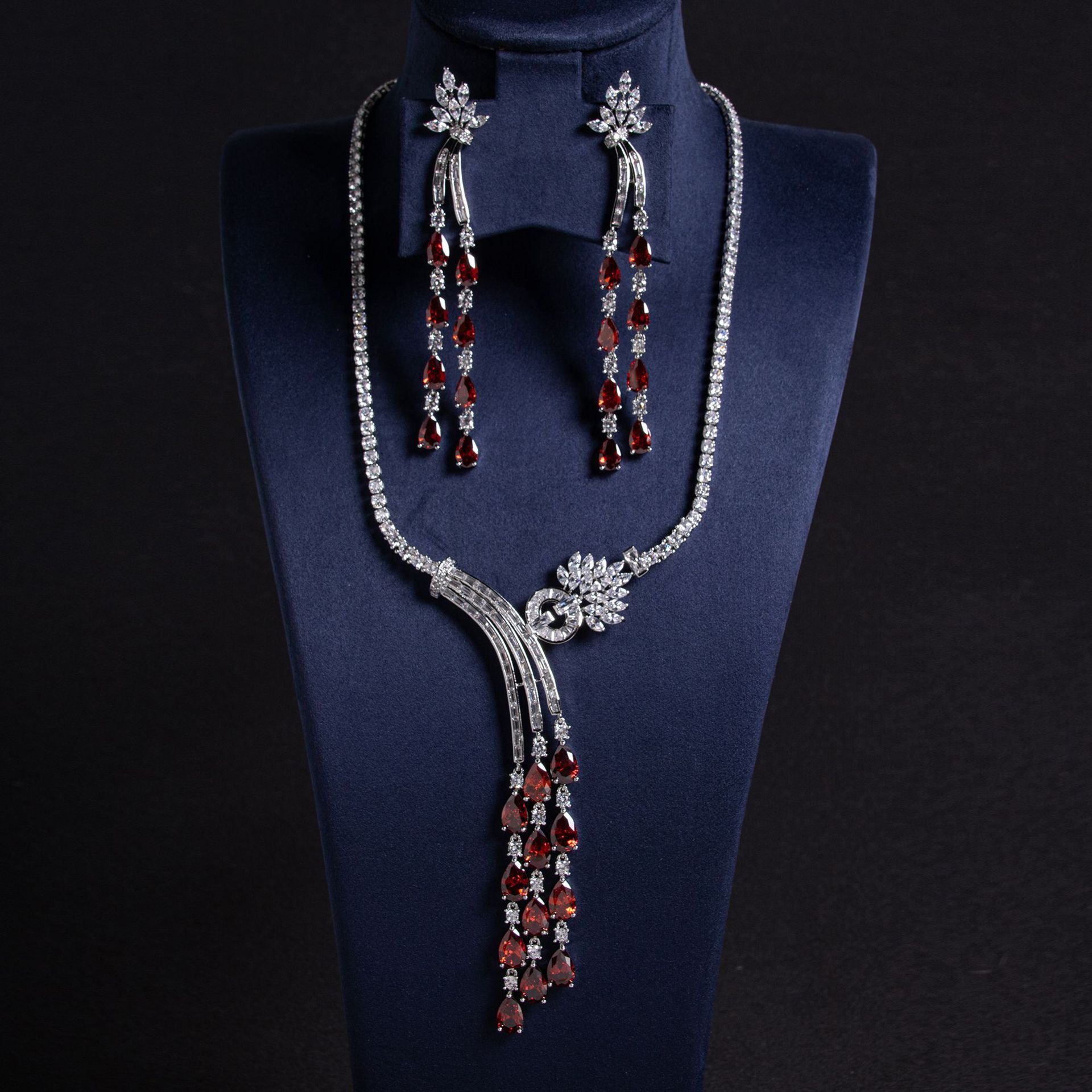 Elegant Waterdrop Zircon Necklace Set For Women Long Length Versatile Luxury Fashion Collarbone Chain Jewelry Combo