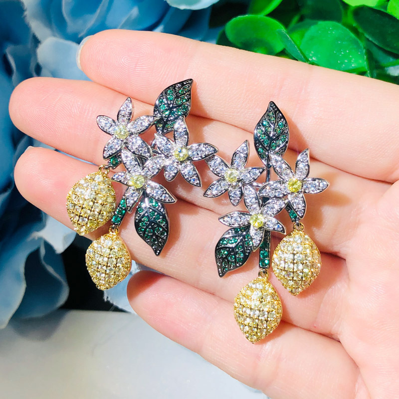 1 Pair Glam Classic Style Irregular Plant Flower Plating Inlay Copper Zircon Drop Earrings