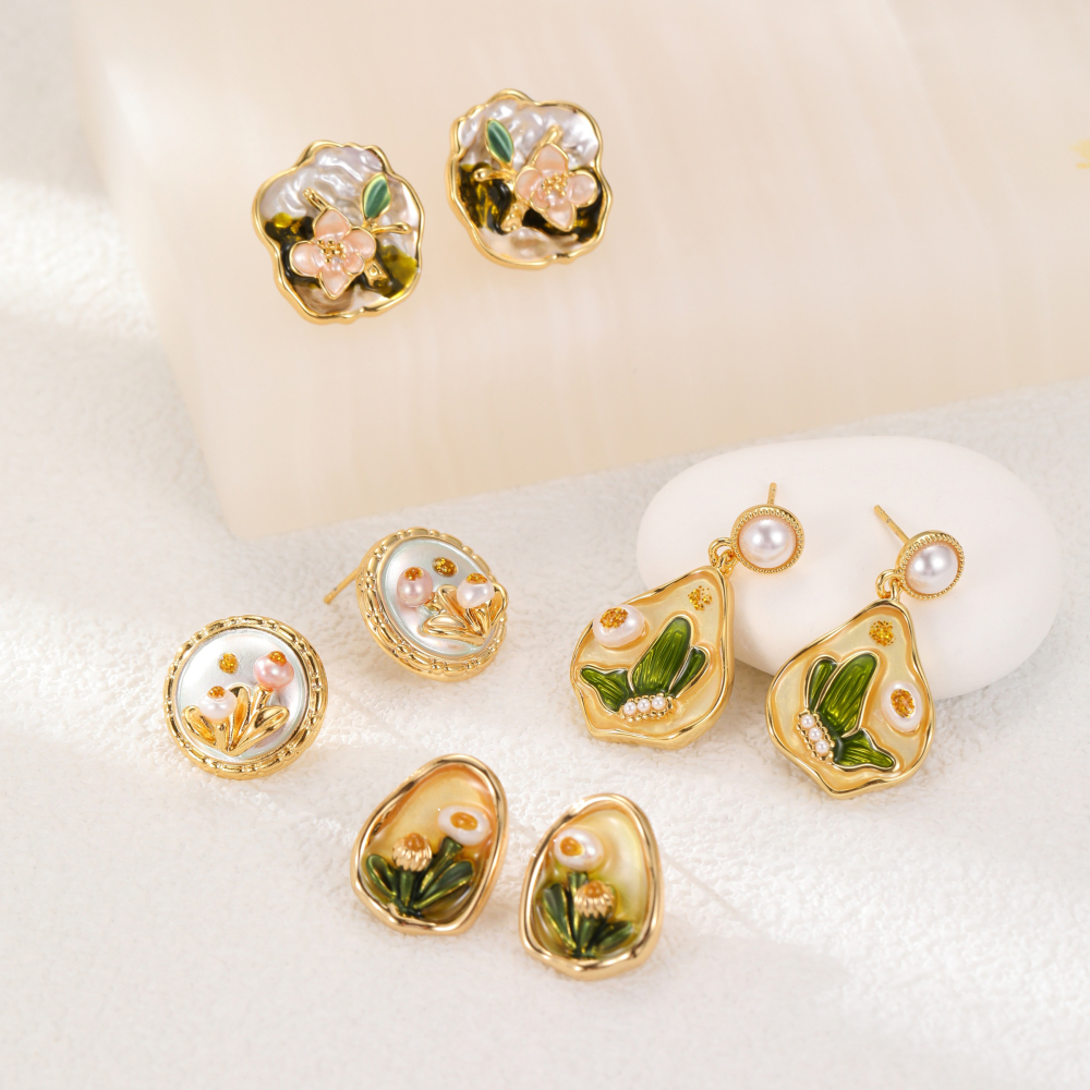 Elegant Natural Pearl Stud Earrings 18K Gold Plated Copper Vintage French Oil Painting Style Fashionable Luxury Jewelry Accessories