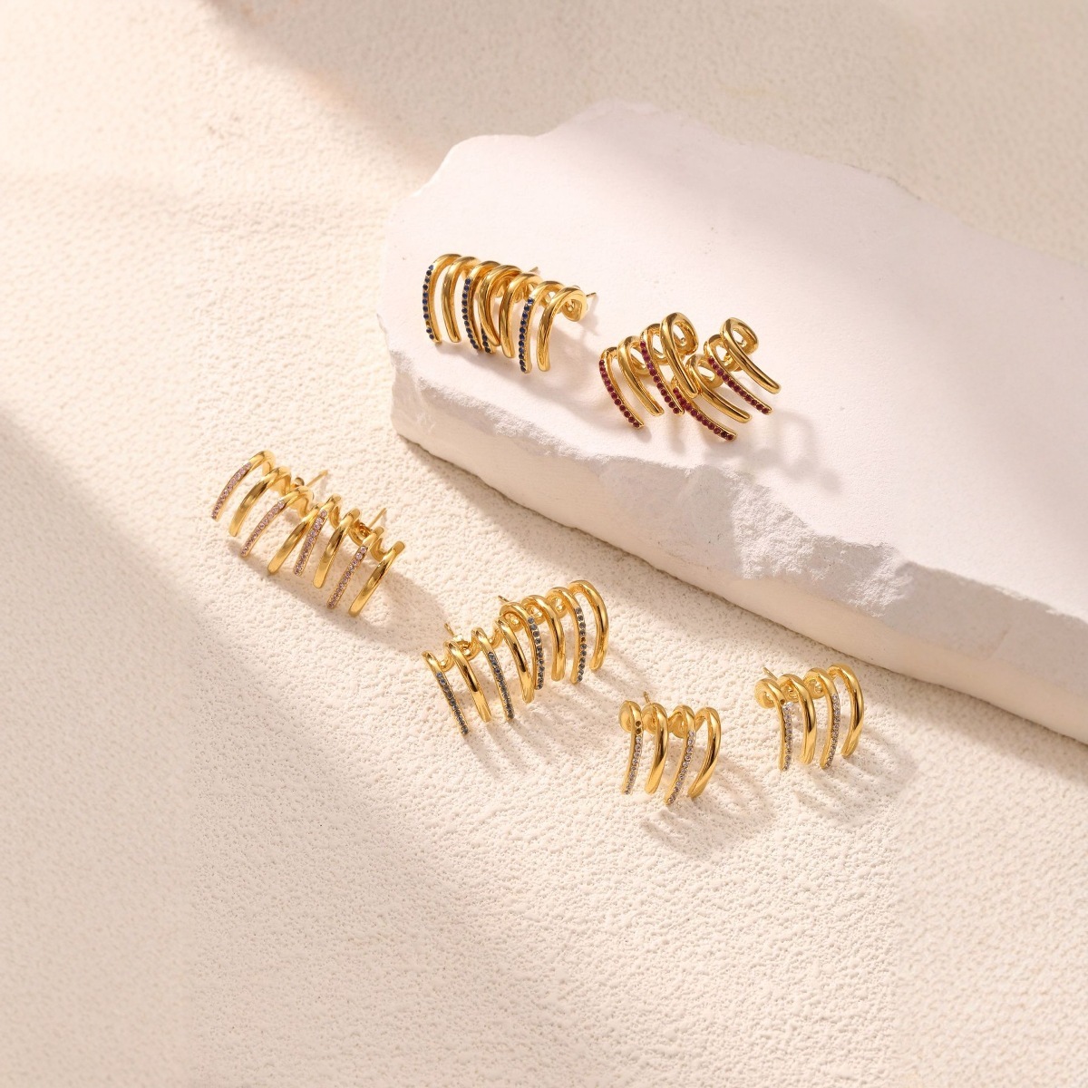 Retro Four-Claw Ear Row Stainless Steel Earrings For Women, Exquisite And Fashionable French Design, Irregular  Earrings